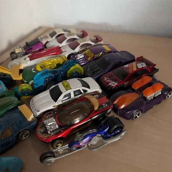 Lot of 19 Hot Wheels & Diecast Cars Toy Collectibles y2k & undated - Picture 5 of 11